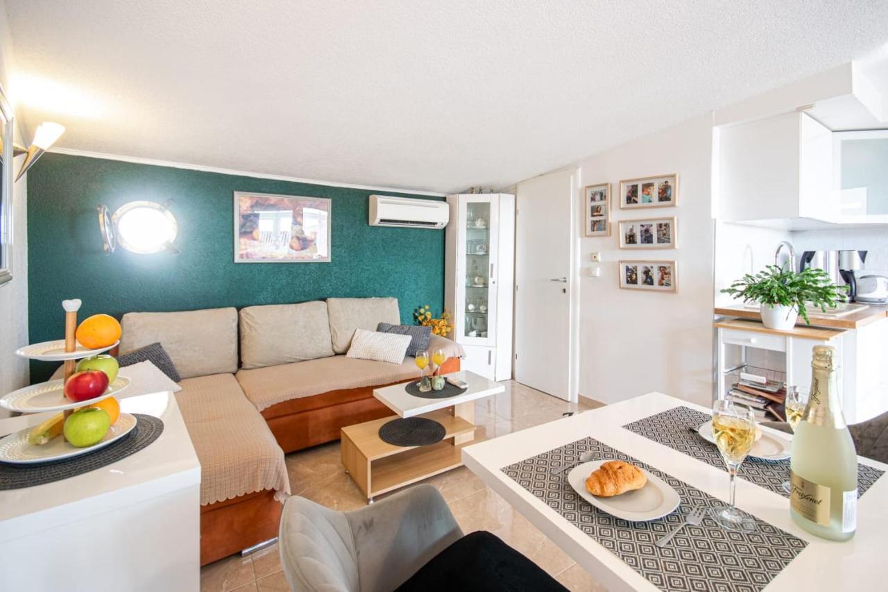 Holiday Home Nevera Макарска Екстериор снимка