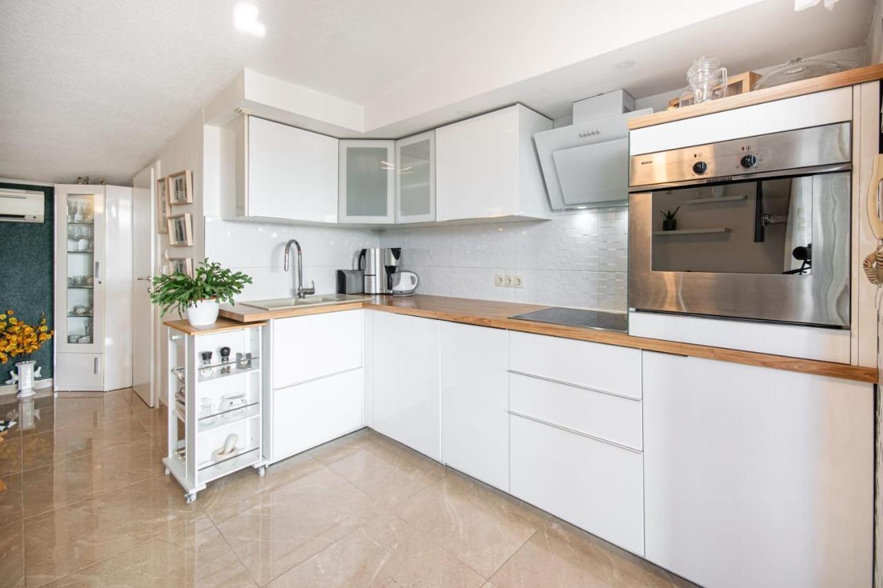 Holiday Home Nevera Макарска Екстериор снимка