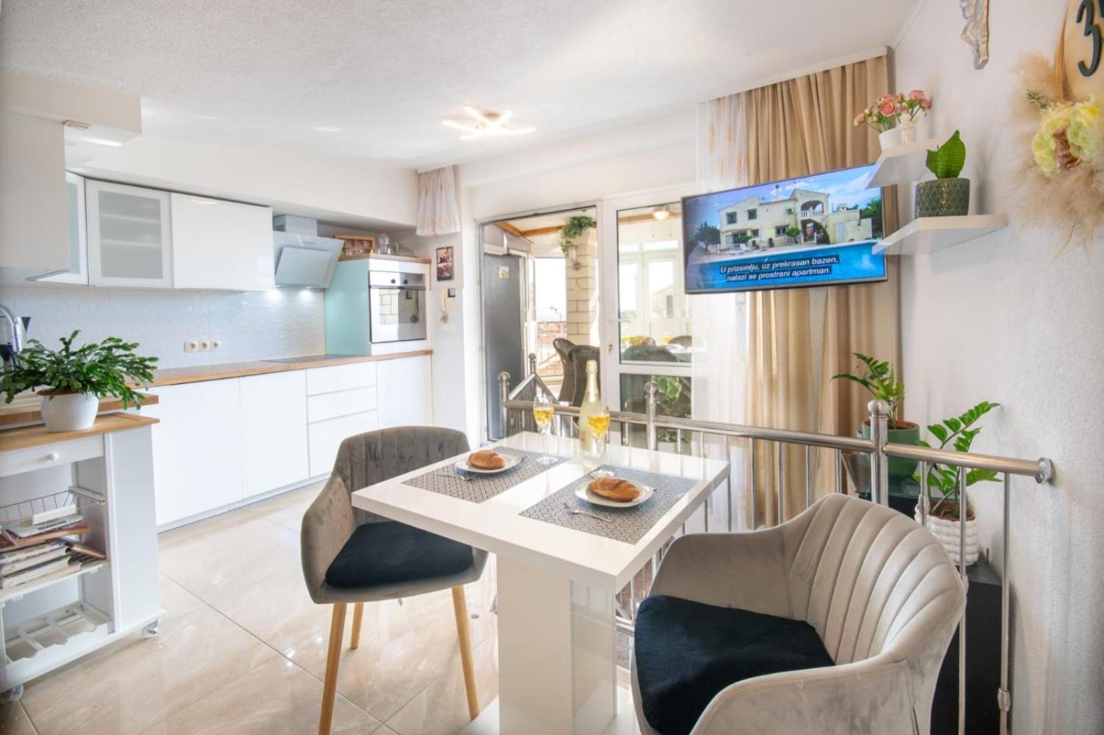 Holiday Home Nevera Макарска Екстериор снимка